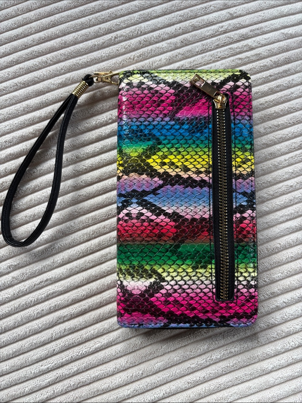 NWOT Colorful Rainbow Snake-Print Wristlet Wallet